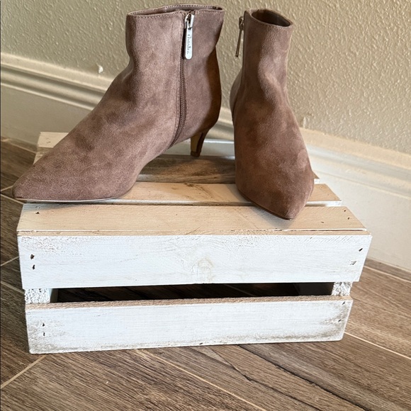 Charles David Brown Suede Heeled Boots - Picture 1 of 5